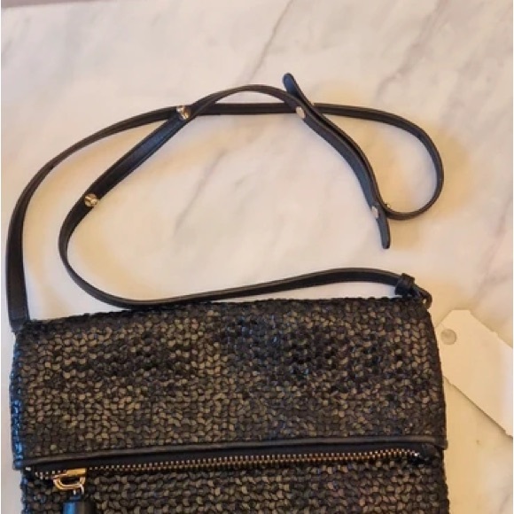 Elegant Black Woven Handbag - Picture 2 of 5